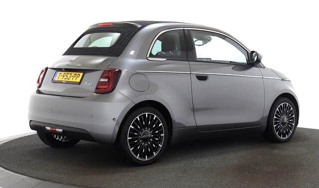 Fiat 500C La Prima 42 kWh NAVI KLEUR + CABRIODAK ELEKTRISCH + LEER + CLIMA + ADAPT.CRUISE + LANE ASSIST + CAMERA + STOELVERWARMING + APPLE CARPLAY/ANDROID AUTO + KEYLESS ENTRY&GO + PARKSENSOREN V&A + 17" LM-VELGEN!!
