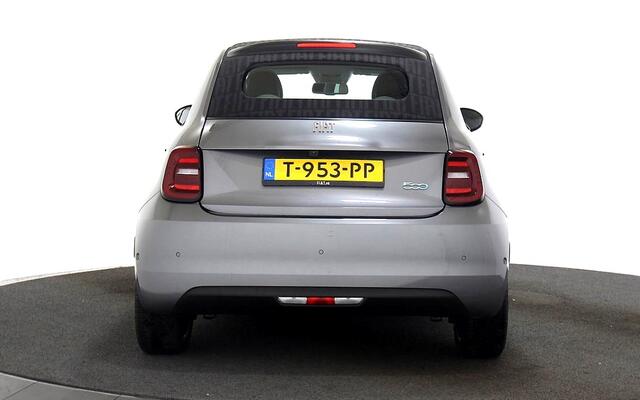Fiat 500C La Prima 42 kWh NAVI KLEUR + CABRIODAK ELEKTRISCH + LEER + CLIMA + ADAPT.CRUISE + LANE ASSIST + CAMERA + STOELVERWARMING + APPLE CARPLAY/ANDROID AUTO + KEYLESS ENTRY&GO + PARKSENSOREN V&A + 17" LM-VELGEN!!