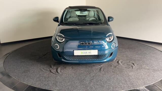 Fiat 500C La Prima 42 kWh | Lederen bekleding | Parkeercamera | Stoelverwarming | Soh (batterijcheck) 91,1 %