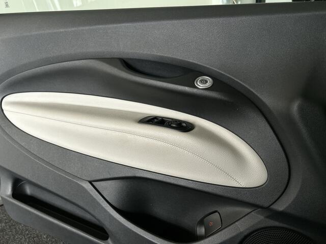 Fiat 500C La Prima 42 kWh | Lederen bekleding | Parkeercamera | Stoelverwarming | Soh (batterijcheck) 91,1 %