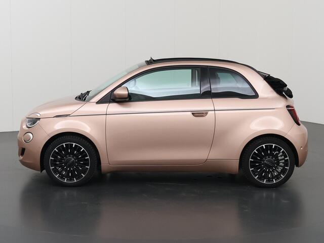 Fiat 500C Icon 42 kWh | Camera | Opendak | Adaptieve Cruise Control | Apple CarPlay/Android Auto | Stoelverwarming | Dodehoek detectie | LED | DAB |
