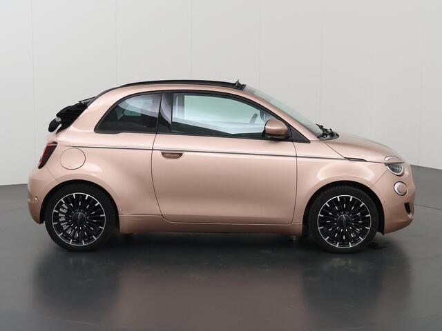 Fiat 500C Icon 42 kWh | Camera | Opendak | Adaptieve Cruise Control | Apple CarPlay/Android Auto | Stoelverwarming | Dodehoek detectie | LED | DAB |