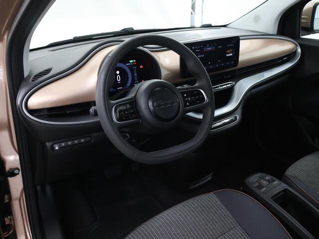 Fiat 500C Icon 42 kWh | Camera | Opendak | Adaptieve Cruise Control | Apple CarPlay/Android Auto | Stoelverwarming | Dodehoek detectie | LED | DAB |
