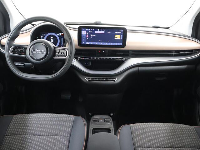 Fiat 500C Icon 42 kWh | Camera | Opendak | Adaptieve Cruise Control | Apple CarPlay/Android Auto | Stoelverwarming | Dodehoek detectie | LED | DAB |