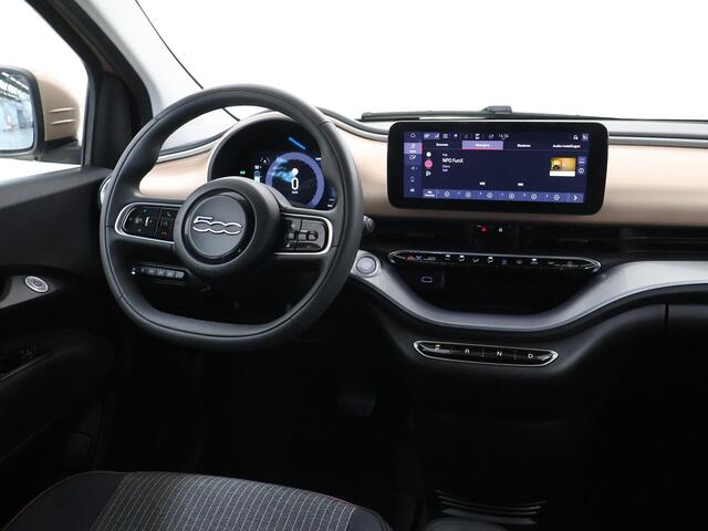 Fiat 500C Icon 42 kWh | Camera | Opendak | Adaptieve Cruise Control | Apple CarPlay/Android Auto | Stoelverwarming | Dodehoek detectie | LED | DAB |