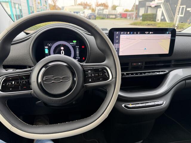 Fiat 500C La Prima 42 kWh | Leer | Camera | Stoelverwarming | Carplay |
