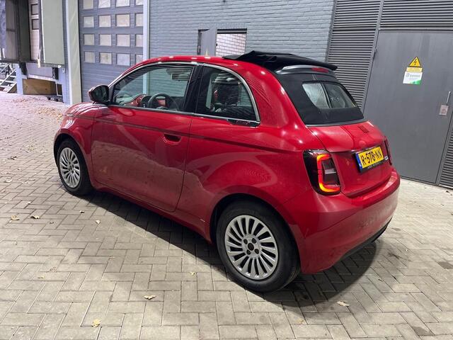 Fiat 500C RED 42 kWh | Stoelverwarming | Keyless | Android | Draadloze Telefoonlader