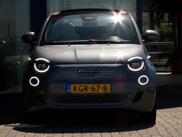 Fiat 500C La Prima 42 kWh, Carplay + Android Auto / Sensoren + Camera / Keyless / Full LED. / Stoelverwarming / 17'' LMV