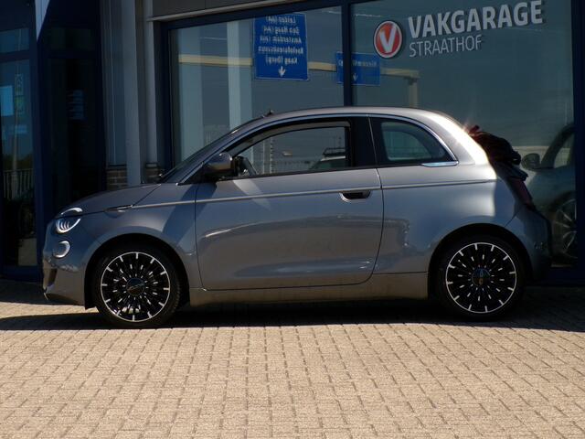 Fiat 500C La Prima 42 kWh, Carplay + Android Auto / Sensoren + Camera / Keyless / Full LED. / Stoelverwarming / 17'' LMV