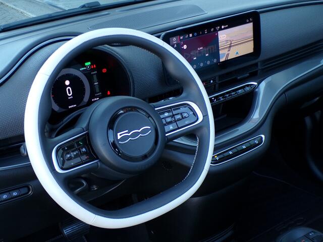 Fiat 500C La Prima 42 kWh, Carplay + Android Auto / Sensoren + Camera / Keyless / Full LED. / Stoelverwarming / 17'' LMV