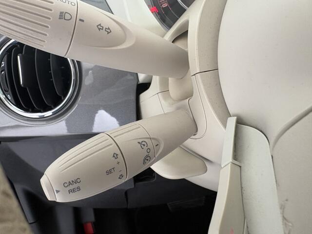 Fiat 500C 0.9 TwinAir Turbo Lounge Automaat Glazen panoramadak - Airco - Navigatie - Parkeersensor achter - Licht metalen velgen 15 inch - Cruise control - Mistlampen - Elektrische ramen - Stuur multifunctioneel - Bluetooth - Centrale vergrendeling met afstandsbedi