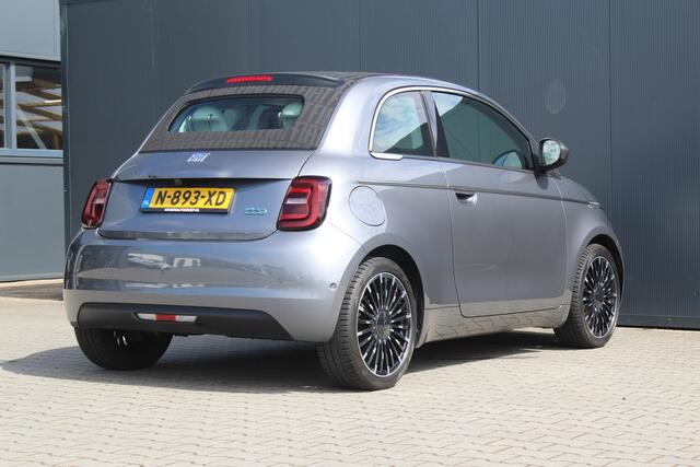 Fiat 500C La Prima 42 kWh | Incl. 12 maanden garantie | Stoelverwarming | Adaptieve Cruise | Apple Carplay/ Android Auto | Parkeercamera | Parkeersensoren | Airco | Lane Assist |