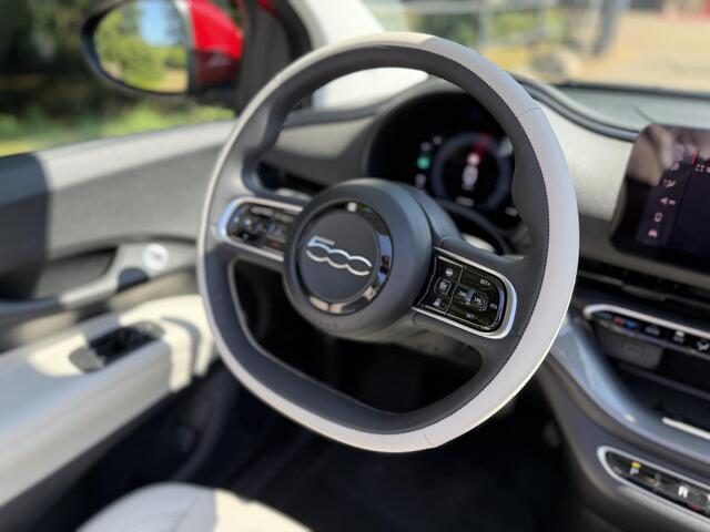 Fiat 500C La Prima 42 kWh | Blind Spot | Camera | CarPlay | BTW |