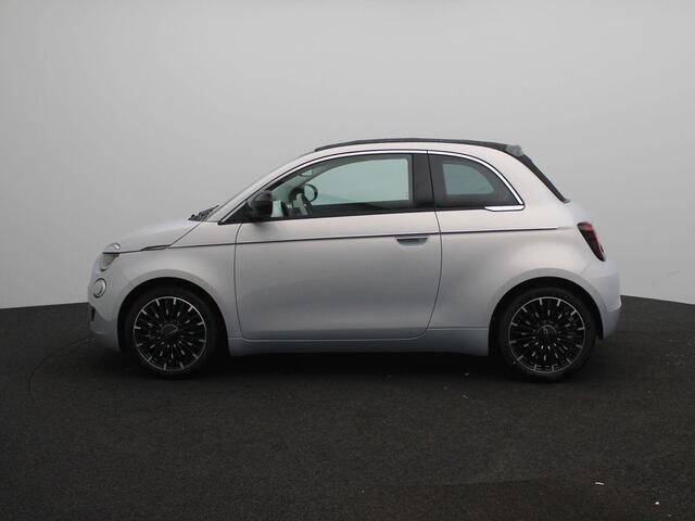 Fiat 500C 1.0 Hybrid La Prima | JBL | 17" Velgen | Camera | Navigatie | Stoelverwarming