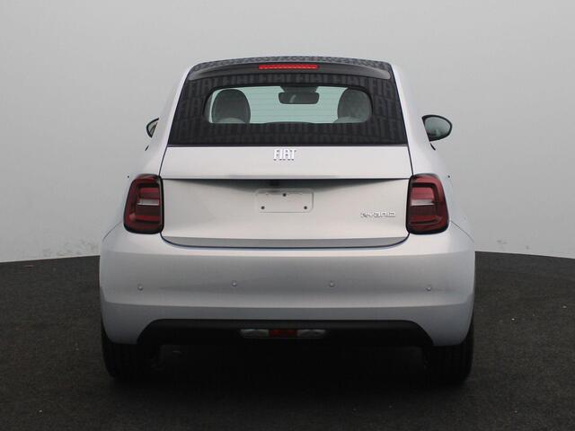 Fiat 500C 1.0 Hybrid La Prima | JBL | 17" Velgen | Camera | Navigatie | Stoelverwarming