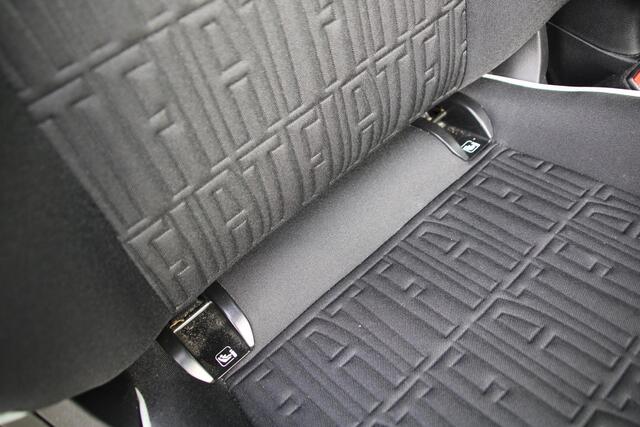 Fiat 500C Icon 42 kWh Cabrio Automaat Bomvolle auto, oa met Airco Navi Camera Stoelverwarming Carplay
