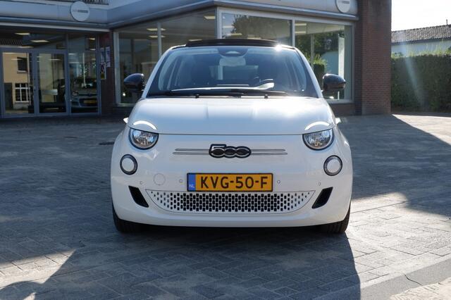 Fiat 500C 42 kWh ICON / INCL 12mnd BOVAG / Apple carplay / Camera / Stoelverwarming