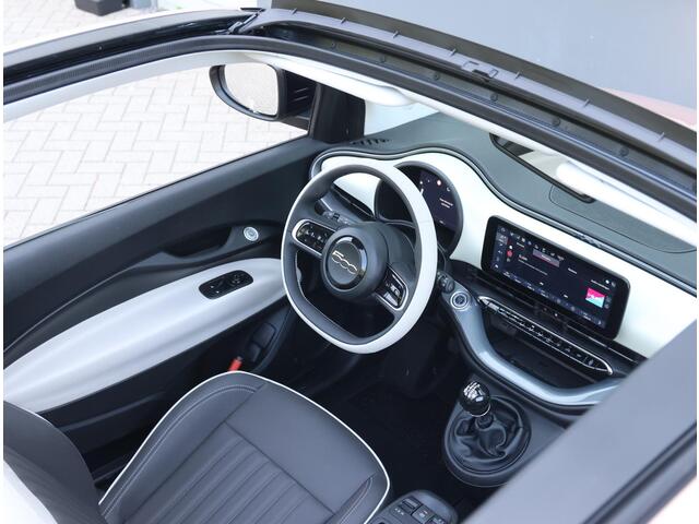 Fiat 500C 1.0 Hybrid La Prima | 8 jaar garantie | Apple Carplay/Android Auto | Navigatie | Climate Control | Camera | Verwarmde voorstoelen