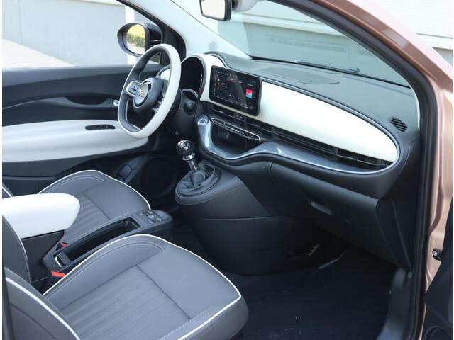 Fiat 500C 1.0 Hybrid La Prima | 8 jaar garantie | Apple Carplay/Android Auto | Navigatie | Climate Control | Camera | Verwarmde voorstoelen