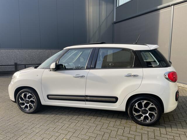 Fiat 500L 0.9 TwinAir PopStar Schuif/kanteldak - Airco - Cruise control - Parkeersensor achter - Trekhaak - Navigatie - Panoramadak - Stoelverwarming - Bluetooth - radio - Start/stop systeem - Stuur multifunctioneel - Stu schuif/kanteldak 105 pk