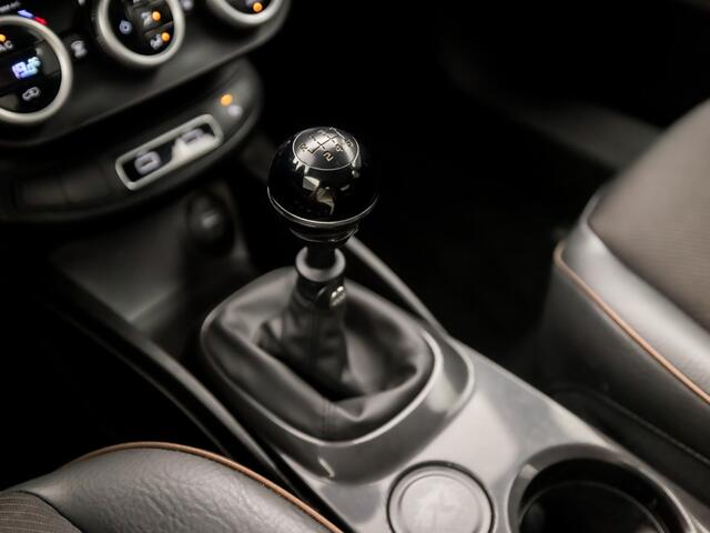 Fiat 500X 1.0 GSE Lounge (APPLE CARPLAY, GROOT NAVI, CLIMATE, KEYLESS, LEDER, SPORTSTOELEN, DAB+, CRUISE, PARKEERSENSOREN, NIEUWSTAAT)