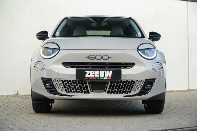 Fiat 600 1.2 Hybrid 136 PK La Prima | Navi | Camera | Carplay