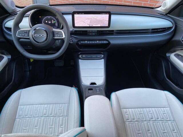 Fiat 600 LA PRIMA 54 KWH NAV ADAPT-CRUISE CARPLAY LMV STOELVW CAMERA PDC