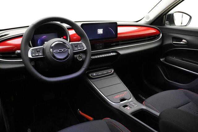 Fiat 600 600e RED 54 kWh NIEUW | Apple Carplay/Android Auto | LED verlichting | Sfeerverlichting | Parkeersensoren achter | Cruise control | Direct rijden