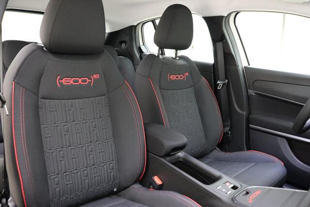 Fiat 600 600e RED 54 kWh NIEUW | Apple Carplay/Android Auto | LED verlichting | Sfeerverlichting | Parkeersensoren achter | Cruise control | Direct rijden