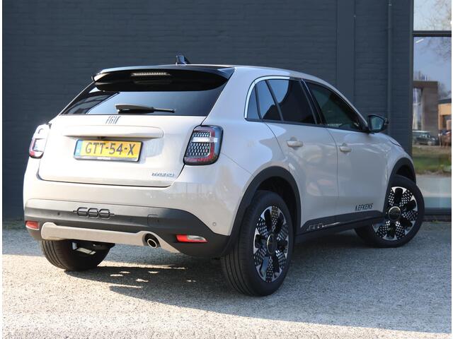 Fiat 600 1.2 Hybrid 100PK La Prima | Adaptive cruise control | Stoelverwarming | Navigatie | Camera | Apple Carplay/ Android Auto | Climate control | Dodehoekwaarschuwing | 360° parkeersensoren