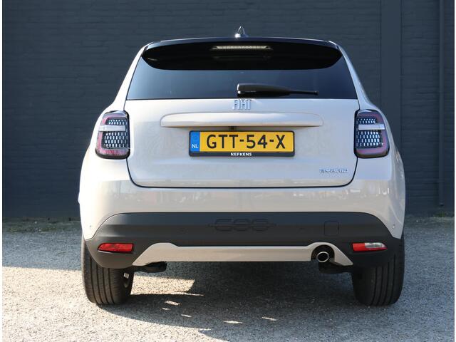 Fiat 600 1.2 Hybrid 100PK La Prima | Adaptive cruise control | Stoelverwarming | Navigatie | Camera | Apple Carplay/ Android Auto | Climate control | Dodehoekwaarschuwing | 360° parkeersensoren