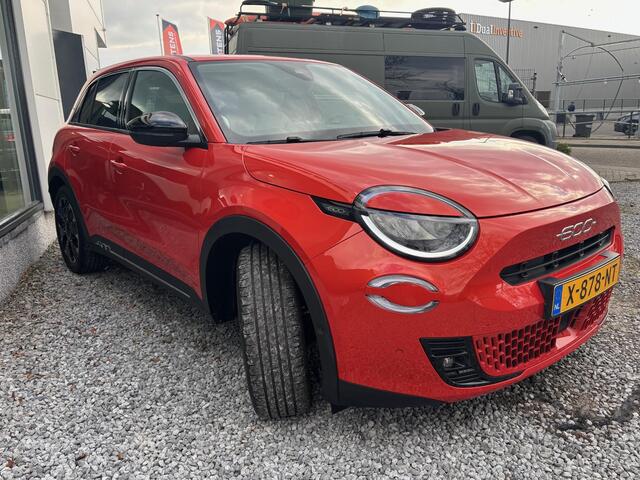 Fiat 600 600e La Prima 54 kWh | Rijklaar geleverd | Zeer compleet! |