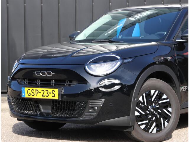 Fiat 600 1.2 Hybrid 136PK Urban | Camera | Climate Control | Apple Carplay/Android Auto | Parkeersensoren voor & achter | Licht- & Regensensor |