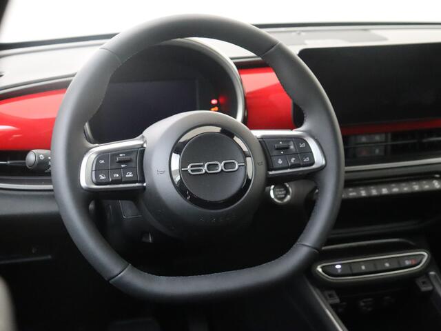 Fiat 600 600e RED 54 kWh | Parkeerhulp achter | Apple carplay |