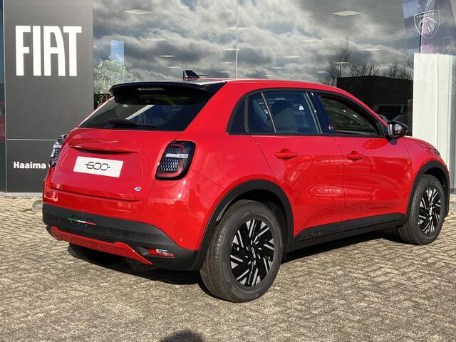 Fiat 600 600e RED 54 kWh | VOORRAAD | Actieradius 400km WLTP | 100kW snel laden | 30 min = 80% vol