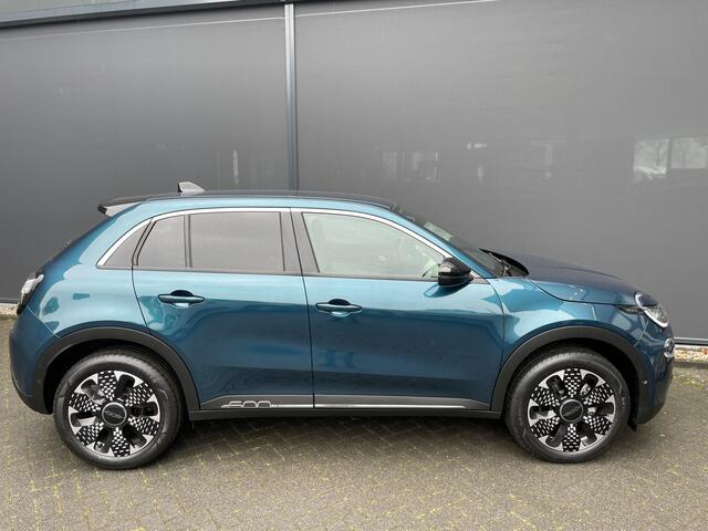 Fiat 600 1.2 Hybrid 100 La Prima // Full options Climate control -Cruise control adaptive - Park. sensoren V+A - Navi full map - A-uitrij camera - MFL-Stuurwiel - Apple carplay/Android auto - V-Stoelen Verwarmbaar met massage functie - Blue Bluetooth - audio inst.