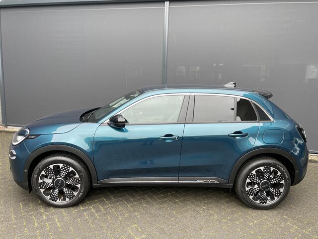 Fiat 600 1.2 Hybrid 100 La Prima // Full options Climate control -Cruise control adaptive - Park. sensoren V+A - Navi full map - A-uitrij camera - MFL-Stuurwiel - Apple carplay/Android auto - V-Stoelen Verwarmbaar met massage functie - Blue Bluetooth - audio inst.