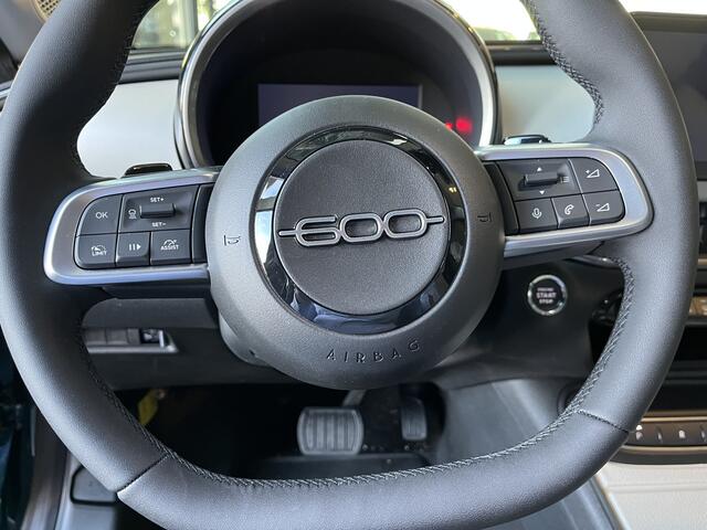 Fiat 600 1.2 Hybrid 100 La Prima // Full options Climate control -Cruise control adaptive - Park. sensoren V+A - Navi full map - A-uitrij camera - MFL-Stuurwiel - Apple carplay/Android auto - V-Stoelen Verwarmbaar met massage functie - Blue Bluetooth - audio inst.