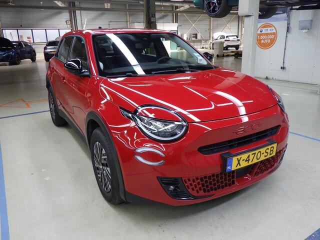 Fiat 600 600e RED 54 kWh Apple Carplay/Parkeersensoren/409km actieradius/GEEN AFLEVERKOSTEN