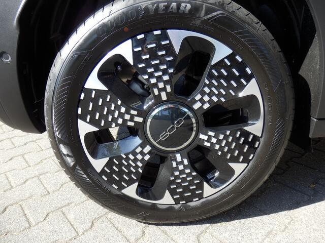 Fiat 600 1.2 Hybrid | La Prima | Leder | Massagestoelen | Camera |