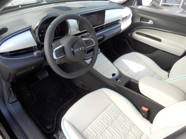 Fiat 600 1.2 Hybrid | La Prima | Leder | Massagestoelen | Camera |