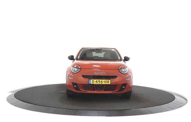 Fiat 600 600e La Prima 54 kWh Lederen bekleding / Achteruitrijcamera / Navigatiesysteem