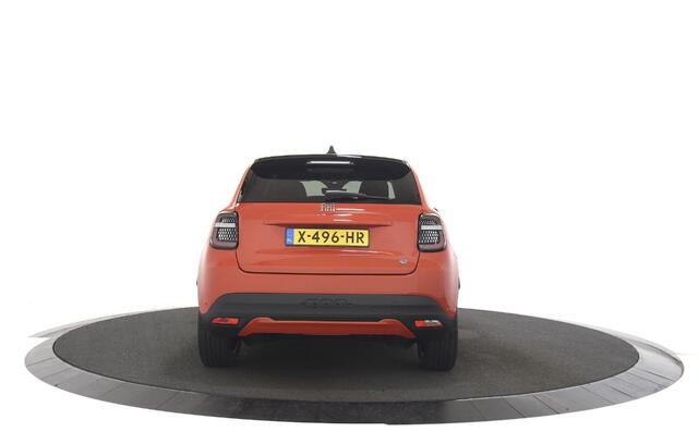 Fiat 600 600e La Prima 54 kWh Lederen bekleding / Achteruitrijcamera / Navigatiesysteem