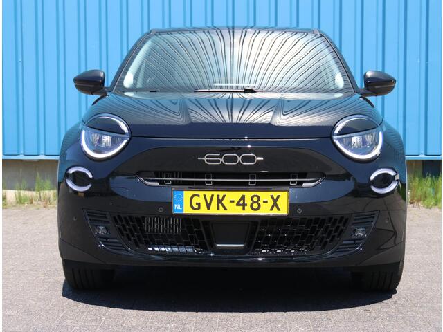 Fiat 600 1.2 110PK Hybrid La Prima | Adaptieve cruise control | Stoelverwarming | Navigatie | Camera | Apple Carplay/ Android Auto | Climate control | Dodehoek waarschuwing | 360° parkeersensoren