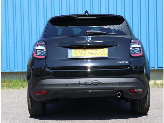 Fiat 600 1.2 110PK Hybrid La Prima | Adaptieve cruise control | Stoelverwarming | Navigatie | Camera | Apple Carplay/ Android Auto | Climate control | Dodehoek waarschuwing | 360° parkeersensoren