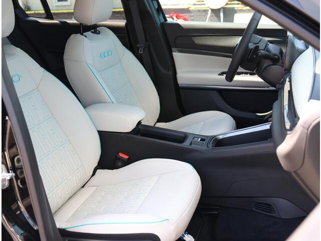 Fiat 600 1.2 110PK Hybrid La Prima | Adaptieve cruise control | Stoelverwarming | Navigatie | Camera | Apple Carplay/ Android Auto | Climate control | Dodehoek waarschuwing | 360° parkeersensoren