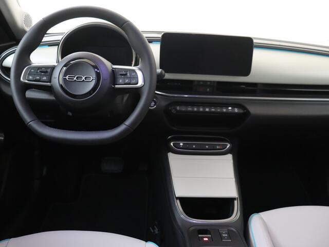Fiat 600 600e La Prima 54 kWh | Parkeercamera | Navigatie | Climate Control