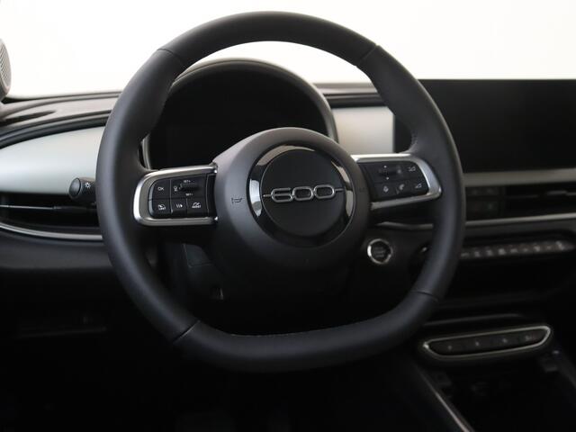 Fiat 600 600e La Prima 54 kWh | Carplay | Camera | Elektrische Stoelen | Massage Functie |