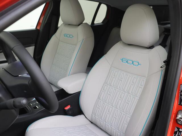 Fiat 600 600e La Prima 54 kWh | Carplay | Camera | Elektrische Stoelen | Massage Functie |