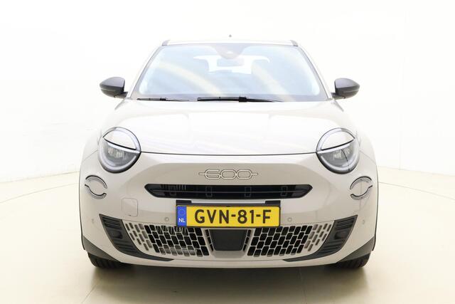 Fiat 600 1.2 Hybrid Urban | Automaat | Climate control | Camera | Navigatie via Carlay | Keyless | Lichtmetalen velgen | Cruise control | LED verlichting